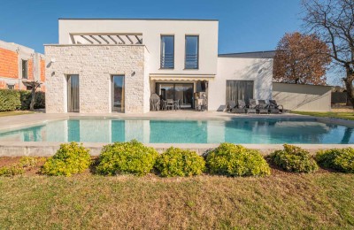 Villa moderne arhitekture i dizajna - 1500m od mora